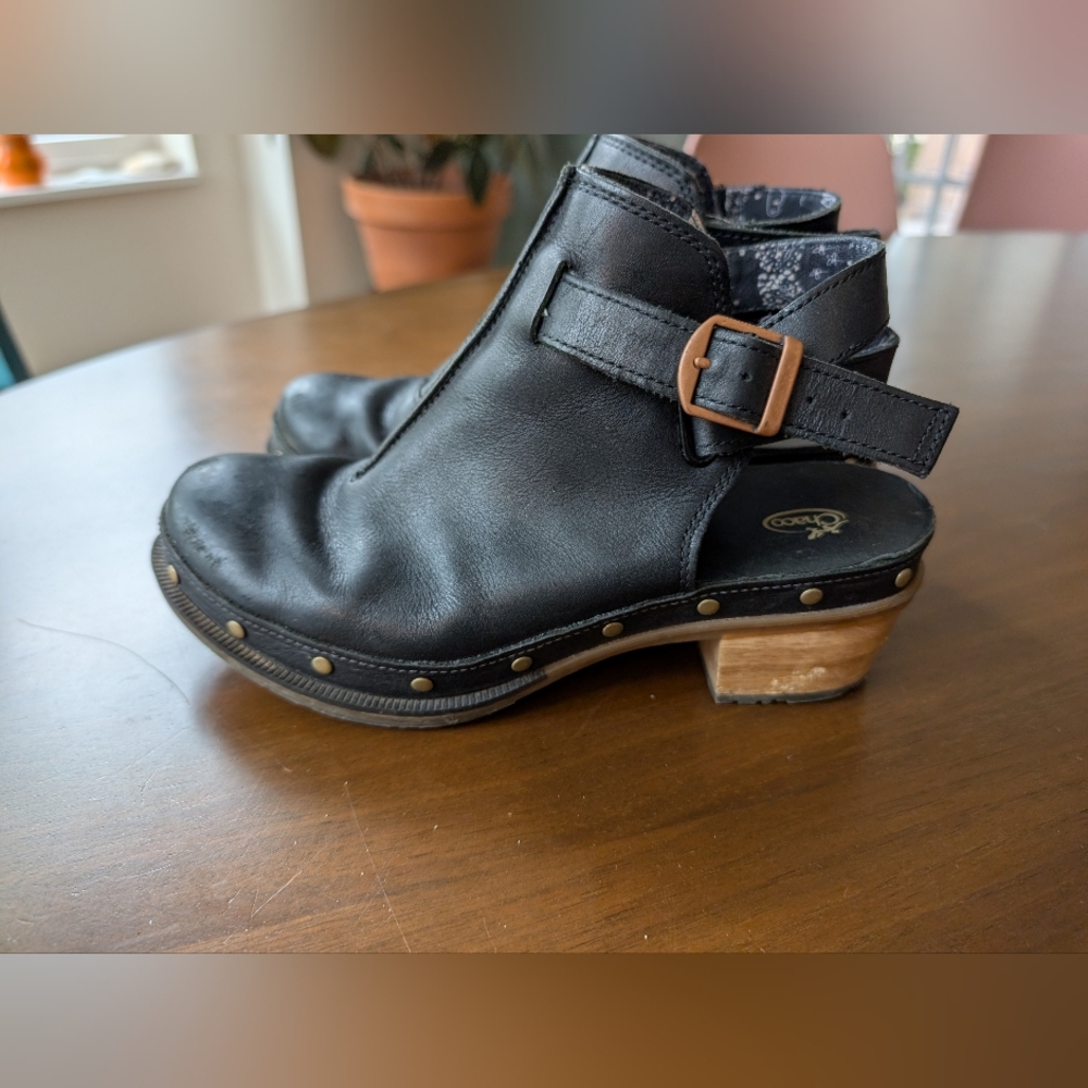 Chaco Cataluna Black Leather Mules